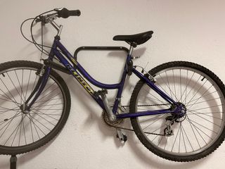 Bicicleta azul marino 26”