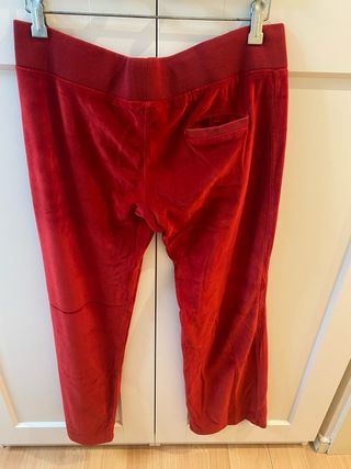 Chándal terciopelo rojo Zara