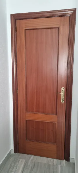 Puerta interior madera maciza