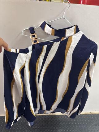 Blusa Hombro Descubierto con Cadena