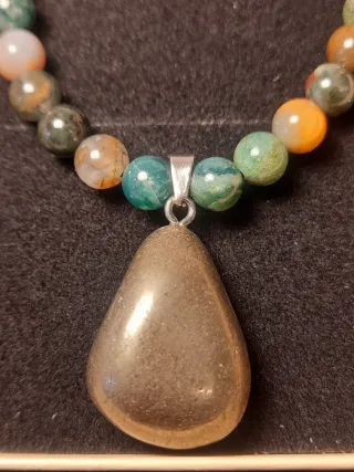 Collar artesanal piedras naturales