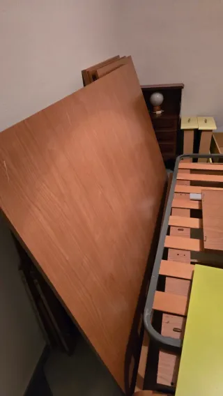 Habitación juvenil litera y escritorio