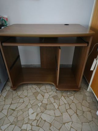 Scrivania porta computer in legno