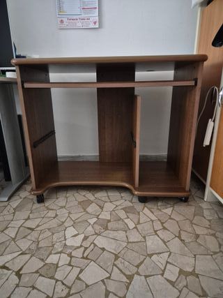 Scrivania porta computer in legno