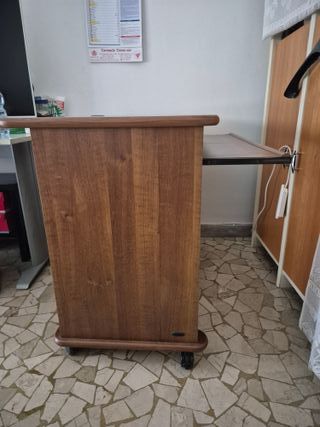 Scrivania porta computer in legno