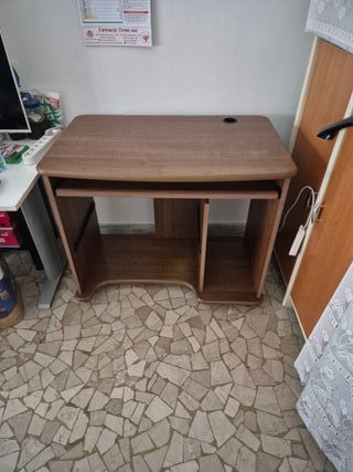 Scrivania porta computer in legno
