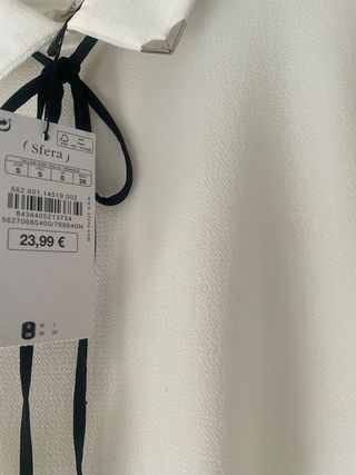 Blusa sfera con lazo negro nueva