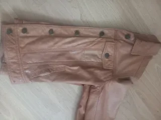 Cazadora de cuero marrón