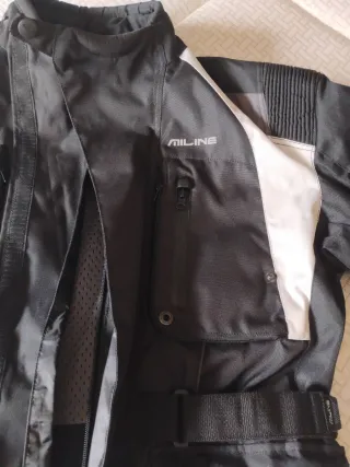 Chaqueta de moto negra y gris, talla M.