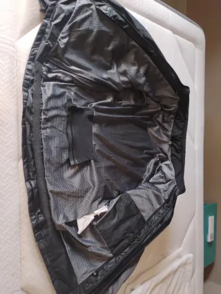 Chaqueta de moto negra y gris, talla M.