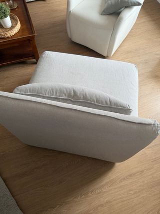 Sofá individual gris claro