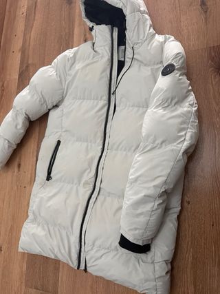 Chaqueta larga Álvaro Moreno blanca