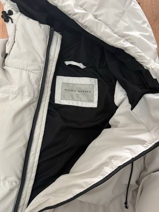 Chaqueta larga Álvaro Moreno blanca