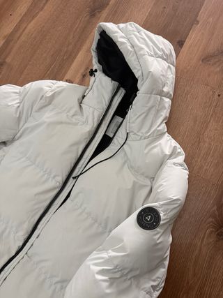 Chaqueta larga Álvaro Moreno blanca