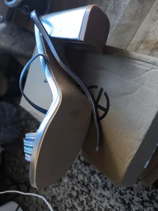 Sandalias de tiras multicolor y plateadas