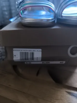 Sandalias de tiras multicolor y plateadas