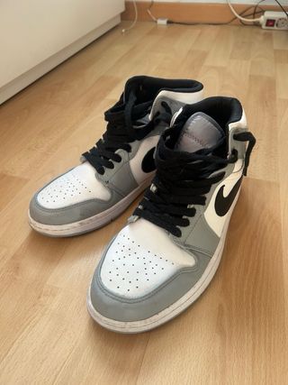 Nike Air Jordan 1 Mid Gris y Blanco