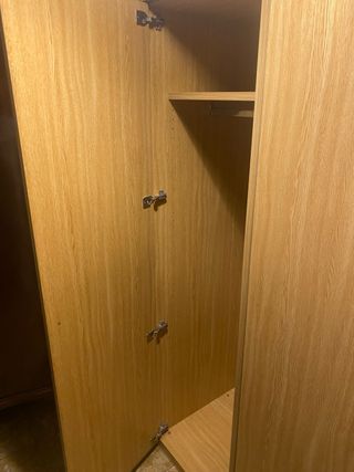 Armario grande de madera