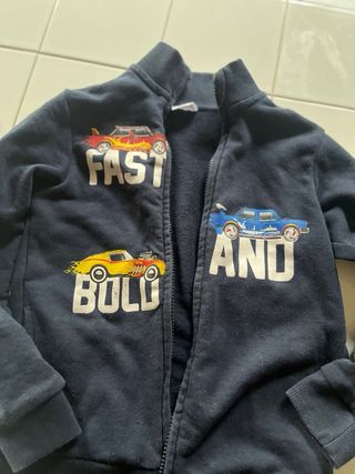Sudadera niño 7 años  5 euro cada una las tres 12e