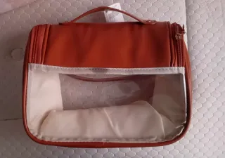 Neceser transparente y marrón