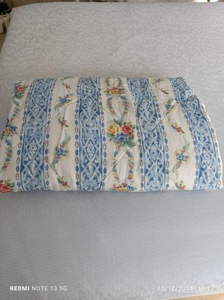 Colcha edredón floral azul