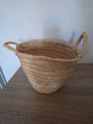 Cesta de mimbre con asas. Unidadd 5e. Las 3 15e