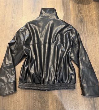 Chaqueta bomber cuero Zara negra