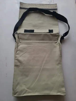 Bolso de hombro beige