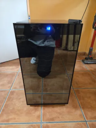 Vinoteca Taurus 18 botellas