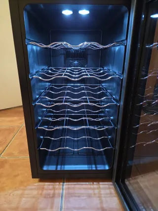 Vinoteca Taurus 18 botellas