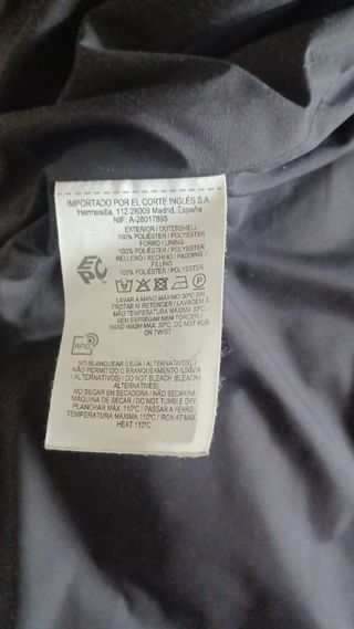 Abrigo negro largo con detalles de pelo/ plumas