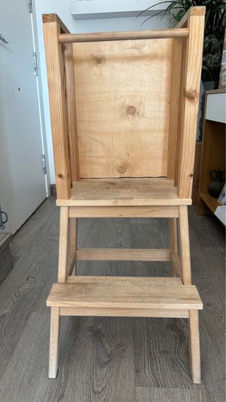 Torre di apprendimento Montessori in legno e lavagna