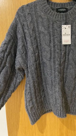 Jersey Stradivarius trenzado gris talla S