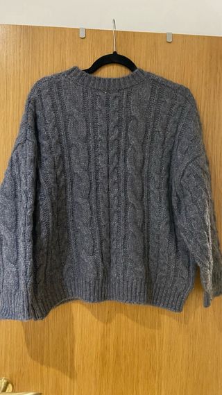 Jersey Stradivarius trenzado gris talla S