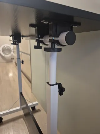 Mesa Ordenador Ruedas Ajustable.