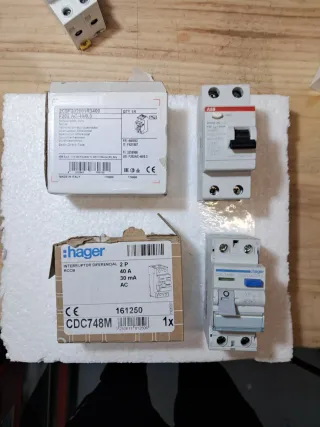 Diferenciales y Magnetotérmicos Schneider y Hager