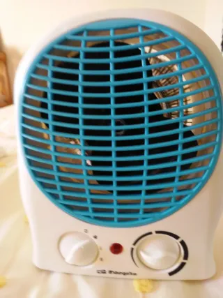 Calefactor pequeño blanco y azul