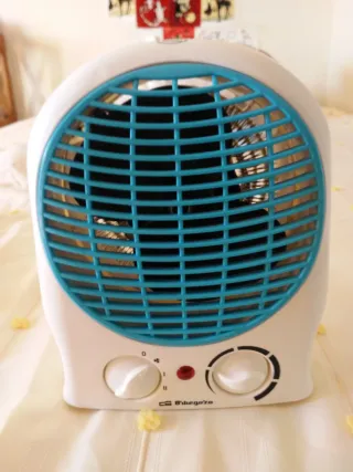 Calefactor pequeño blanco y azul