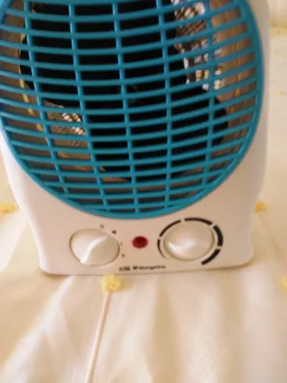 Calefactor pequeño blanco y azul