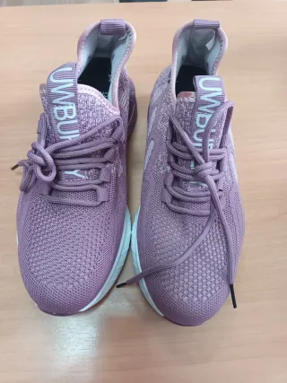 Zapatos de seguridad rosas y blancos