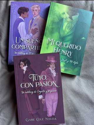 LOTE DE 2 MUÑECOS RAINBOW HIGH Y DE 3 LIBROS