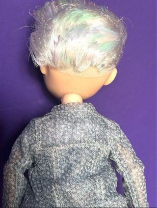 LOTE DE 2 MUÑECOS RAINBOW HIGH Y DE 3 LIBROS