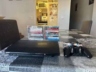 PS3 Súper Slim + 20 Juegos + 2 Mandos