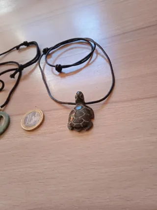Colgante de paz y tortuga. Jade de Guatemala