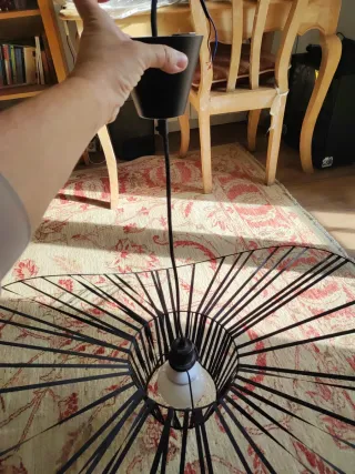 Lámpara moderna de tiras negras