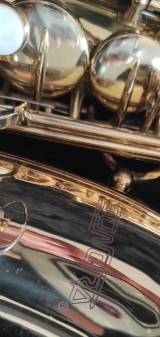 Saxofón Alto Sonora Dorado