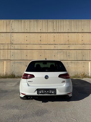 Volkswagen Golf R-Line
