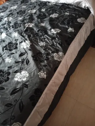 Colcha Edredón Floral Negro y plata