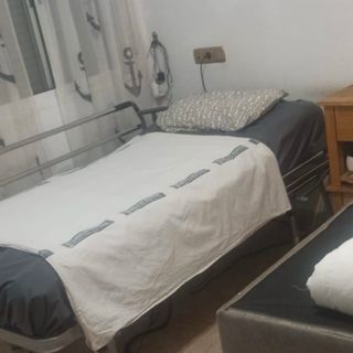 Cama hospitalaria ajustable