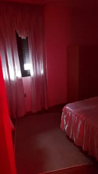 Se alquila habitación grande Tenemos 2 habitacion